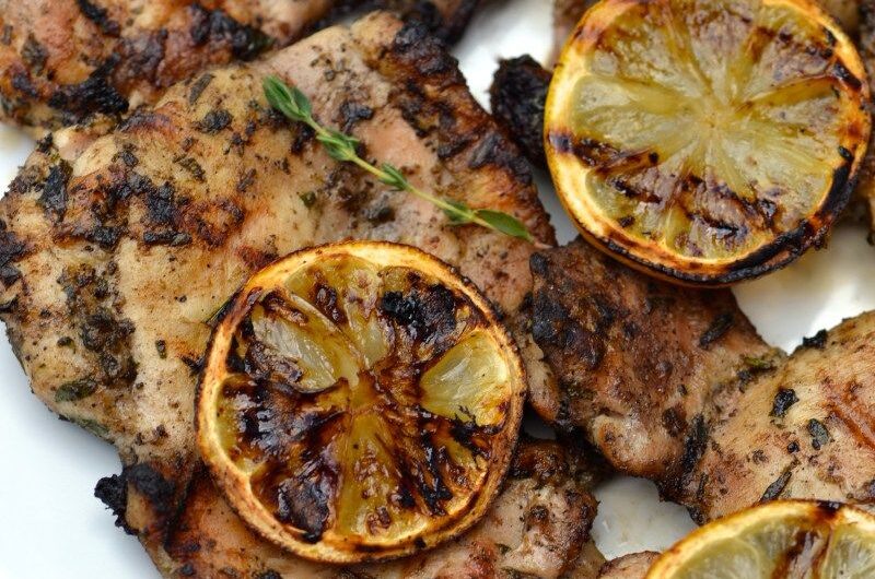 POLLO A LA PARIILLA  CON LIMON Y HIERBAS
